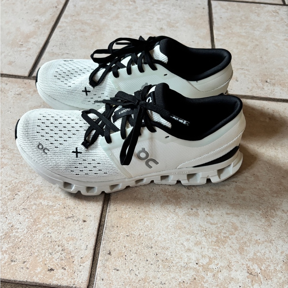 On Running Women’s White and Black Running Shoes